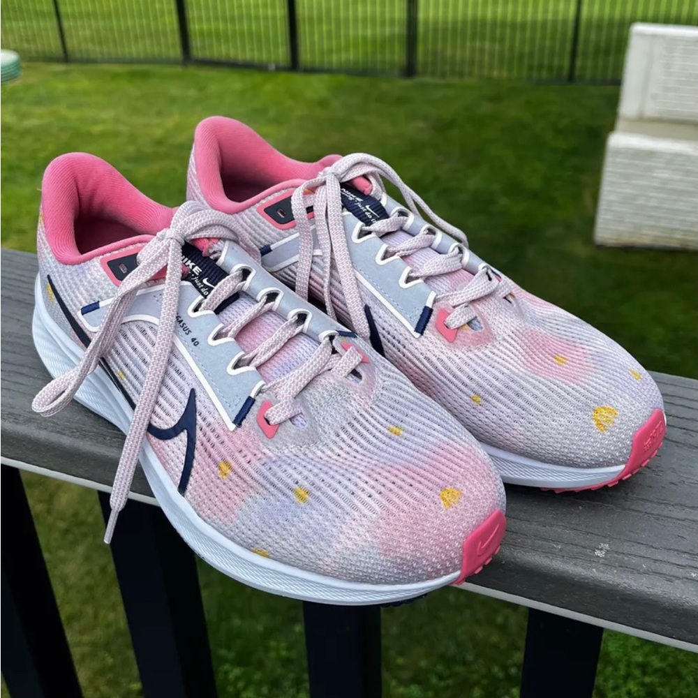 Nike Running Shoes / Tennis Shoes